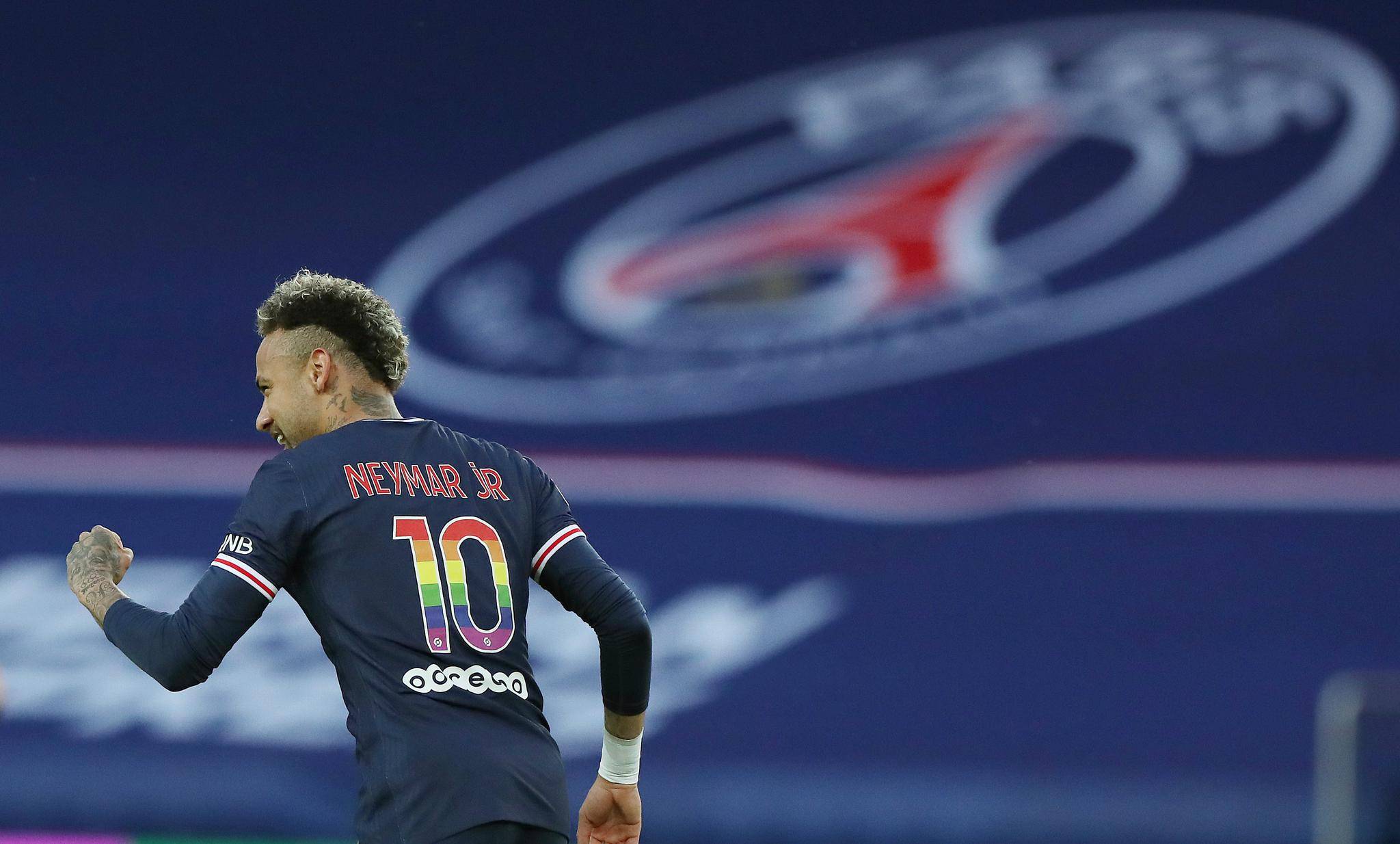 开云-转会期全明星赛焦点战,托特纳姆止住颓势,底气十足,身体对抗强度拉满(巴菲特最新动作曝光套现63亿元)