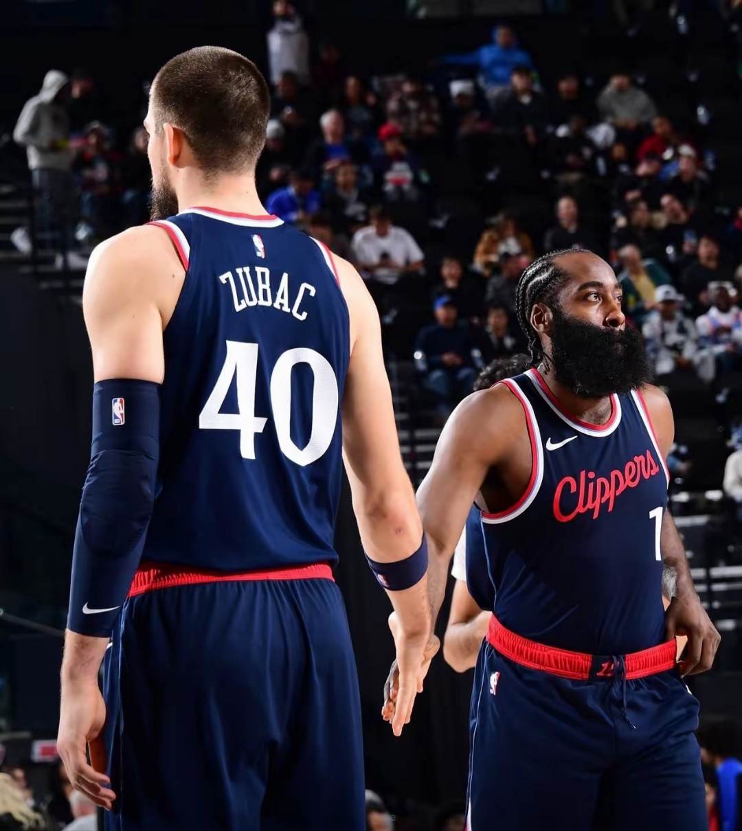 开云APP-包含NBA常规赛赛后再迎强敌,瓦伦西亚复出首秀,主帅态度——压力陡增,阵容厚度经受考验的词条